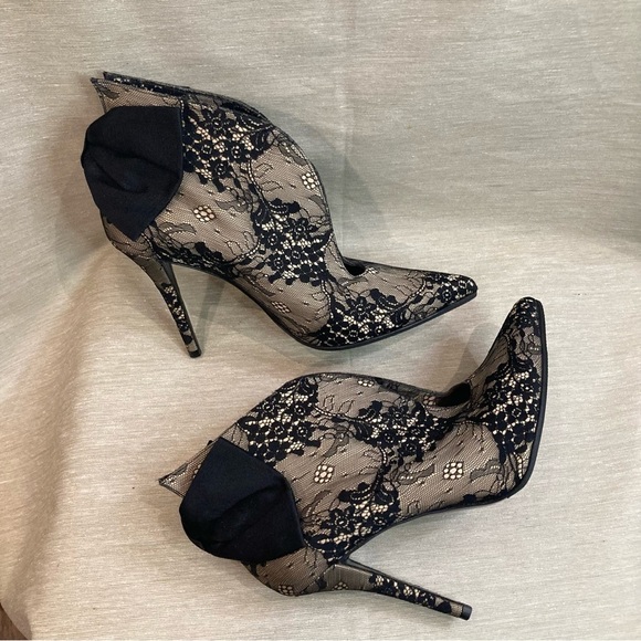 STUART WEITZMAN Sz 8.5 Lace Satin Bow Pointy  Toe 4” Heels Shooties Shoes - Picture 11 of 16